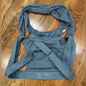 Lalabu carrier- blue, like new
